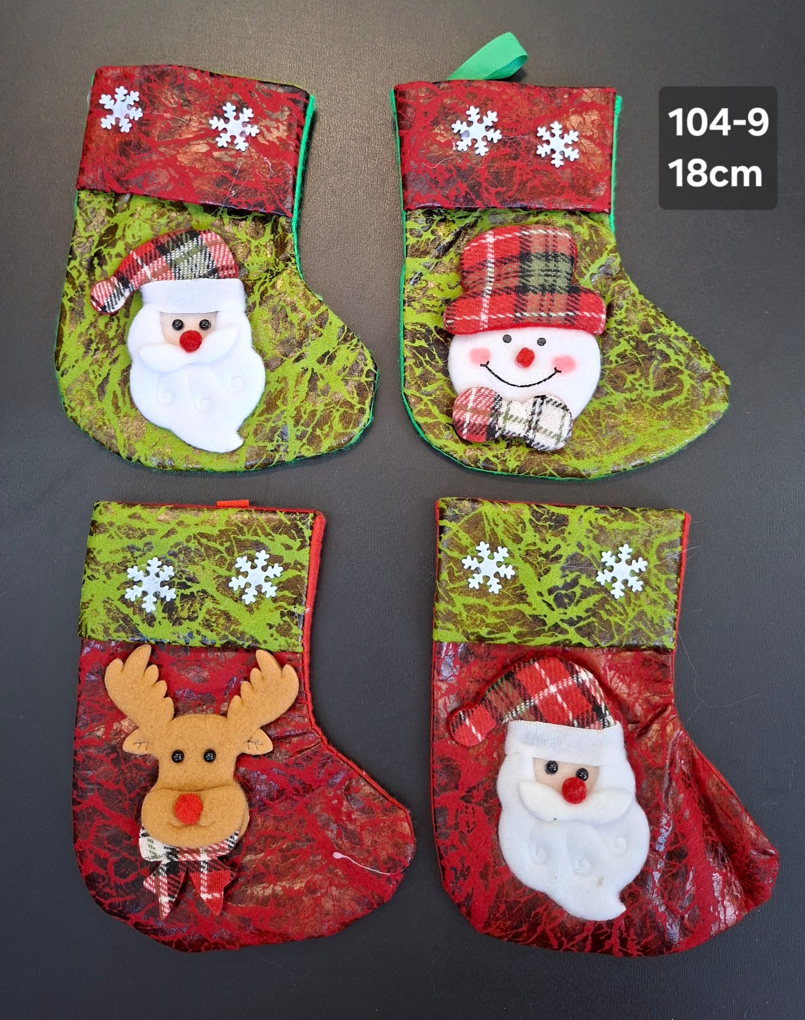 Set 12 ciorapi decorativi Crăciun – modele mixte Moș, ren, om de zăpadă 18cm
